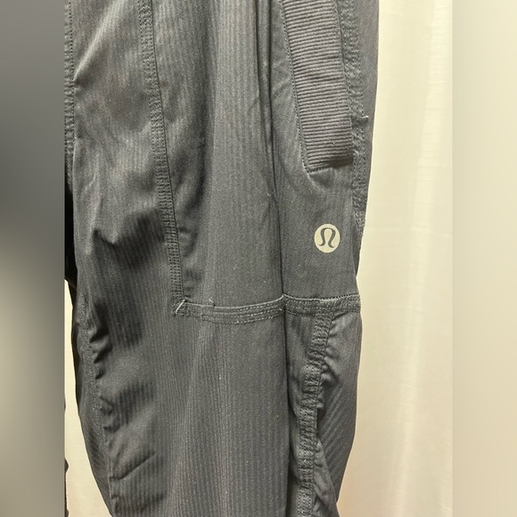 Lululemon Studio Crop Black | size 4 - Picture 4 of 6